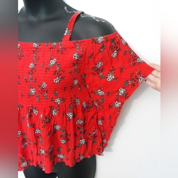 No Boundaries red floral top - Picture 3 of 4
